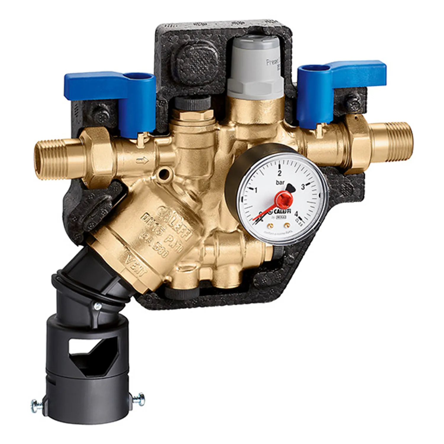 Ein Druckreduzierventil aus Messing mit einem Manometer, blauen Griffen und einem schwarzen Kunststoffsockel. Präsentiert auf einem weißen Hintergrund, zeigt es Komponenten zum Regulieren des Wasserdrucks in Sanitärsystemen.