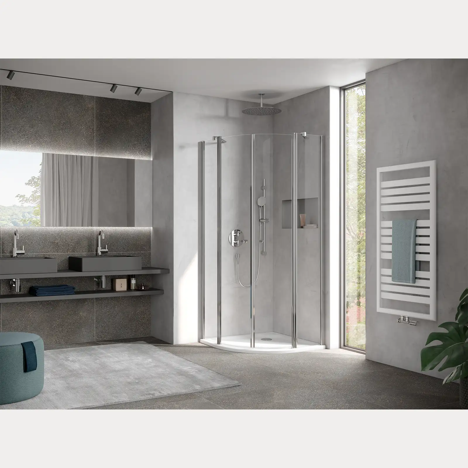 Eine moderne Dusche mit transparenten Glastüren und verchromten Armaturen steht in einem eleganten Badezimmer. Das Design umfasst graue Wände, zwei Waschbecken, einen Handtuchhalter und einen großen Spiegel.