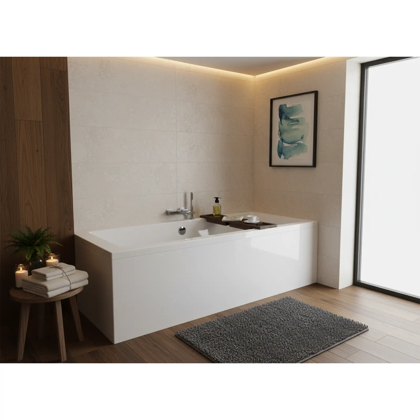 Eine moderne Badewanne in glänzendem Weiß, ausgestattet mit einem Wasserhahn und einer Holzablage. Hinter der Wanne sind helle Fliesen und eine dekorative Wand mit einem Bild. Vor der Wanne liegt ein grauer Teppich.