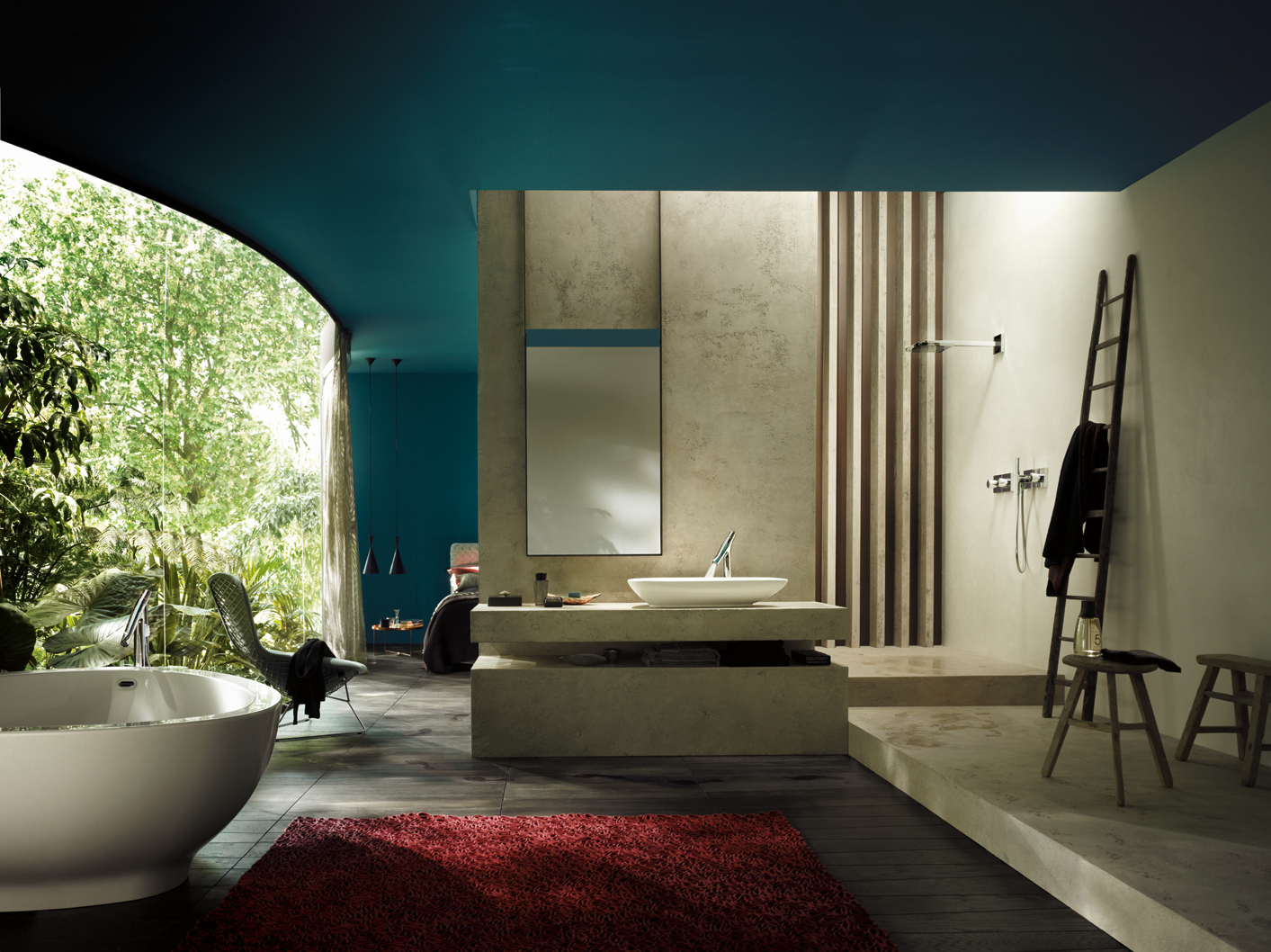Ein modernes Badezimmer mit einer freistehenden Badewanne links und einem Waschbecken auf einem betont minimalistischen Unterbau. Die Wände sind in sanften Tönen gehalten, mit einem blauen Deckenanstrich und viel natürlichem Licht durch große Fenster. Ein